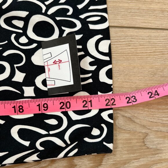 Cleo Petite Black & White Print Pencil Skirt 10P Flattering Chic Office Style - Picture 4 of 6